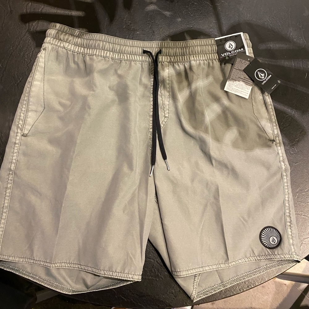 Volcom men’s swim trunks Size Large